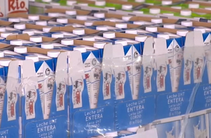 Primeros litros de leche recaudados por el Banco de Alimentos