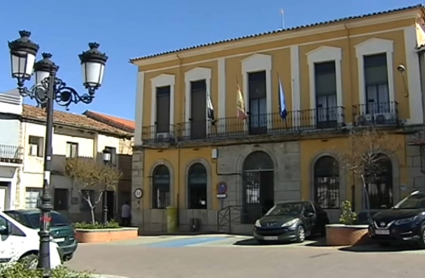 Fachada del Ayuntamiento de Madroñera, en Cáceres