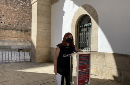 La concejala de Festejos, Fernanda Valdés, presentando ‘La feria de los peques’