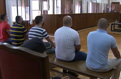 Imagen de los cinco acusados durante el juicio en la Audiencia Provincial de Badajoz 