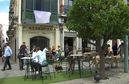 El área de Salud de Badajoz y en particular la capital pacense han experimentado una subida de su incidencia acumulada. Céntrica Plaza de España de Badajoz con clientes en las terrazas.