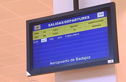 Pantalla informativa con vuelos de Volotea hacia Mallorca