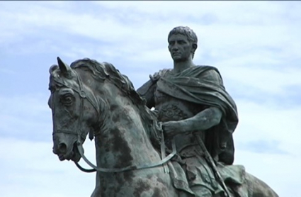 Augusto a caballo en la rotonda del Polígono Cepansa de Mérida