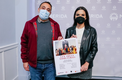 Javier Llanos, de TAPTC Teatro y Pilar Amor, Delegada de Turismo en el Ayuntamiento de Mérida.