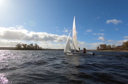 El embalse de Orellana es un lugar perfecto para practicar vela