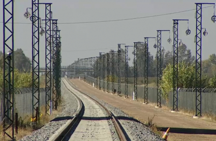 Tramo de Alta Velocidad entre Badajoz y Plasencia, a la altura de La Garrovilla.