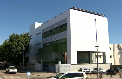 Fachada del edificio del Servicio Extremeño de Salud en Mérida.