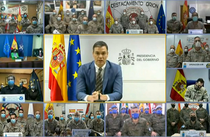 Sánchez en videoconferencia con soldados en el exterior
