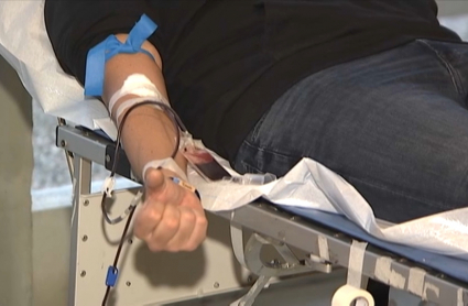 Paciente extremeño donando sangre