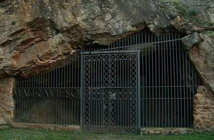 Entrada a la cueva de Maltravieso