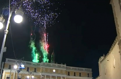 Fuegos artificiales en el Palacio Consistorial de Badajoz