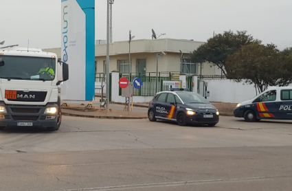 Camiones cisternas cargadas de combustible y escoltadas por la Policía Nacional