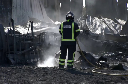 Los bomberos tardaron numerosas horas en dar por extinguidas las llamas