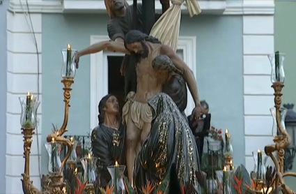 El Cristo del Descendimiento, saliendo de la parroquia de San Andrés en Badajoz