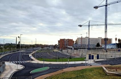 Urbanización en construcción con nuevas plazas de aparcamiento