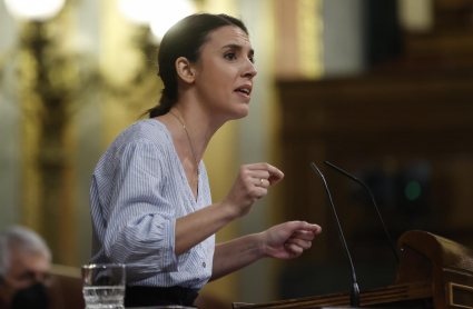 La ministra de Igualdad, Irene Montero, interviene en el Congreso para responder a una interpelación de Vox sobre las medidas que va a adoptar su departamento para garantizar la igualdad entre los españoles durante el pleno celebrado este miércoles en el Congreso de los Diputados.