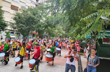 Batukada y pasacalles de celebración de la Gran Fiesta de Cumpleaños de Cáceres