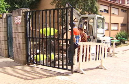 Operarios trabajando en el Colegio Moctezuma