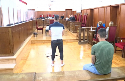 Los dos acusados en sala de la Audiencia Provincial de Badajoz 