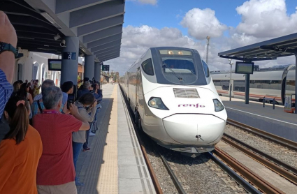 Alvia S-730 entrando en la estación de Mérida