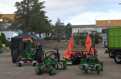 Exposición de diferentes máquinas agrícolas
