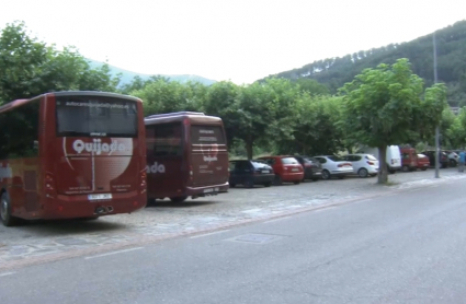 Autobuses preparados en Nuñomoral por si hay que desalojar a la población