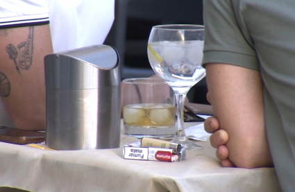 Cigarrillos en una terraza de Badajoz 