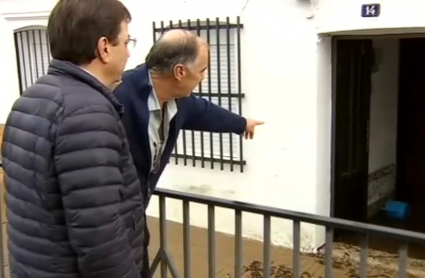 Vara visita la zona inundada de La Roca de la Sierra