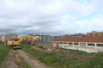 Las máquinas derriban los muros del antiguo Estadio José Pache 