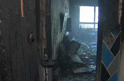 Vivienda afectada por el incendio en la calle Olof Palme, en Badajoz. 