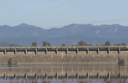 Imagen del embalse de Valdecaballeros (Badajoz)