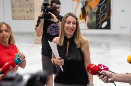 La presidenta del PP de Extremadura y candidata del PP a la Junta de Extremadura, María Guardiola, en la Asamblea