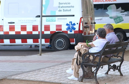 Pacientes esperando una ambulancia en Badajoz 