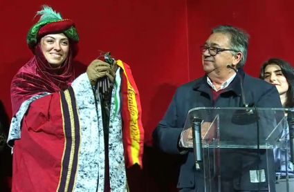 La heralda de los Reyes Magos recoge en Almendralejo las llaves de las localidades