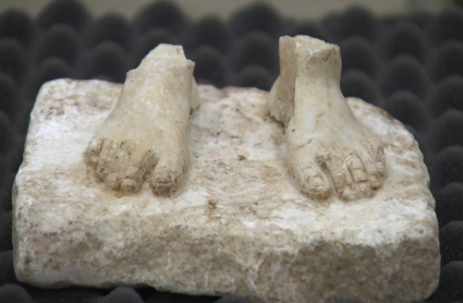 Los pies del Turuñuelo, la escultura griega más antigua de la península ibérica